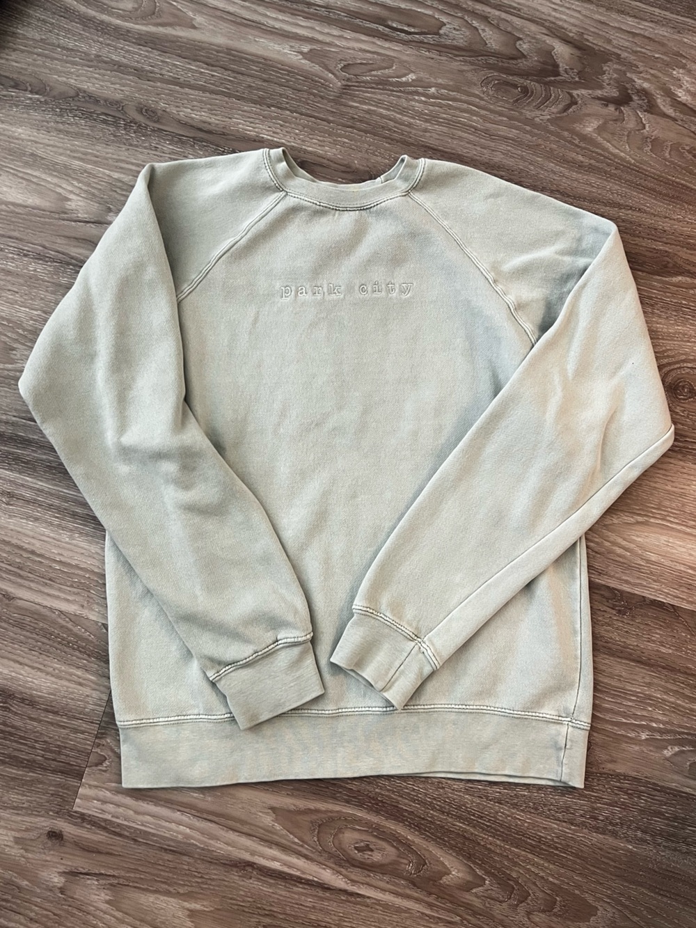 Park City Crewneck size medium